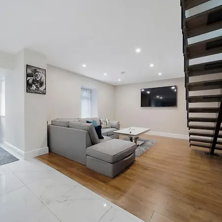 Villa Glenside Abbey 'sleeping 7 Guests'