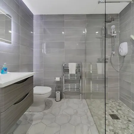 Villa Glenside Abbey 'sleeping 7 Guests' *