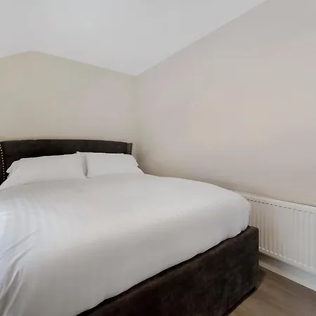 Glenside Abbey 'sleeping 7 Guests' *