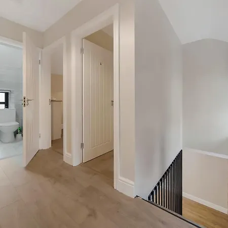 Villa Glenside Abbey 'sleeping 7 Guests' *