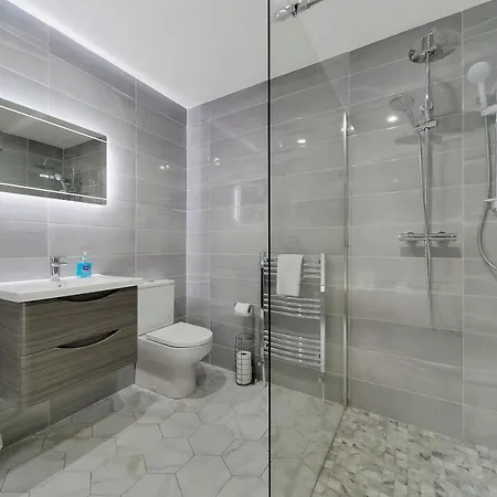 Villa Glenside Abbey 'sleeping 7 Guests' Buncrana