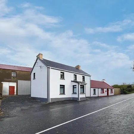 Glenside Abbey 'sleeping 7 Guests' * Buncrana