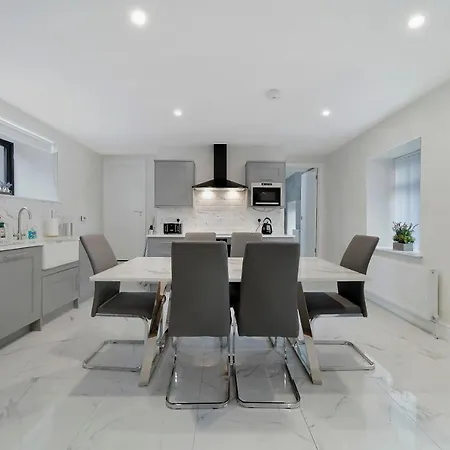 Villa Glenside Abbey 'sleeping 7 Guests' Buncrana