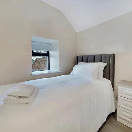 Glenside Abbey 'sleeping 7 Guests' Villa *