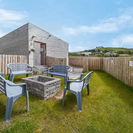 Glenside Abbey 'sleeping 7 Guests' Villa *