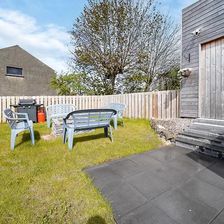 Glenside Abbey 'sleeping 7 Guests' * Buncrana