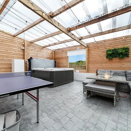 Glenside Abbey 'sleeping 7 Guests' Villa *