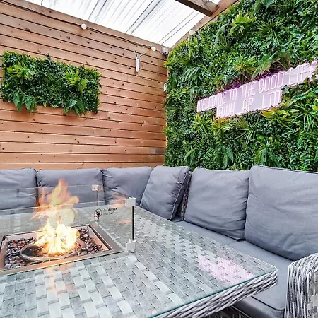 Villa Glenside Abbey 'sleeping 7 Guests' Buncrana