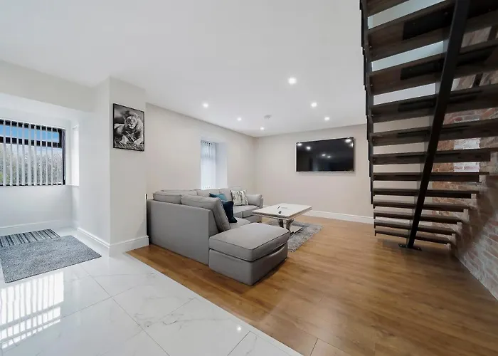 Villa Glenside Abbey 'sleeping 7 Guests'