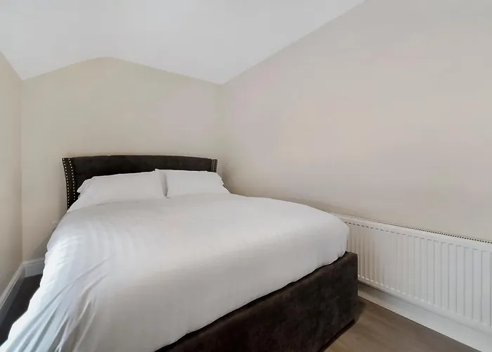 Glenside Abbey 'sleeping 7 Guests' *