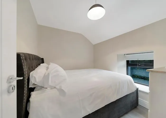 Glenside Abbey 'sleeping 7 Guests' *