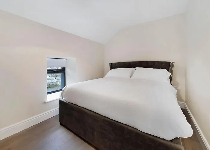 Glenside Abbey 'sleeping 7 Guests' *