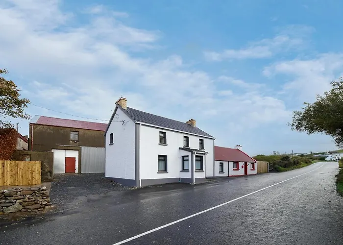 Glenside Abbey 'sleeping 7 Guests' * Buncrana