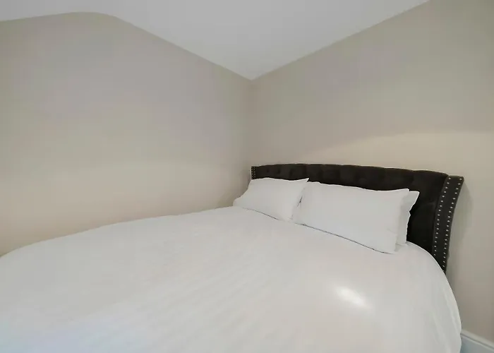 Villa Glenside Abbey 'sleeping 7 Guests'