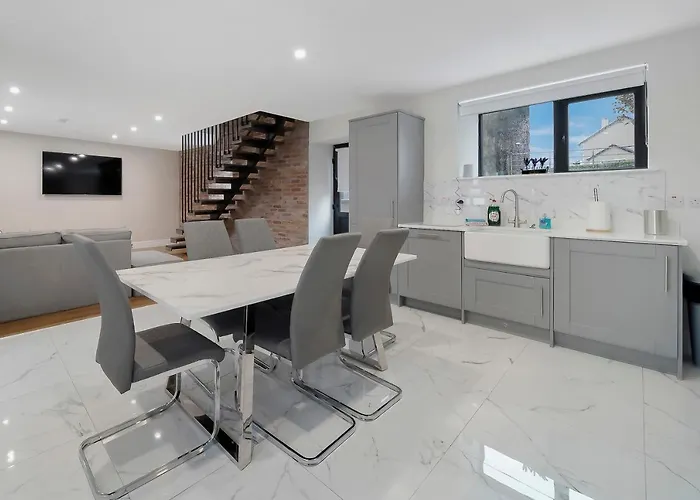 Villa Glenside Abbey 'sleeping 7 Guests' *