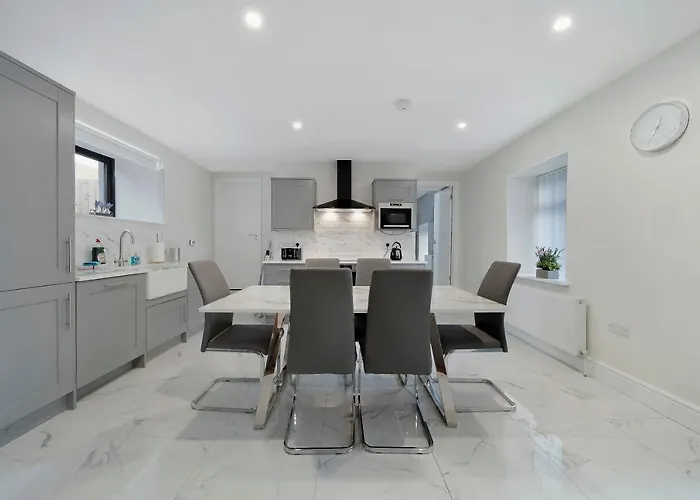 Villa Glenside Abbey 'sleeping 7 Guests' Buncrana