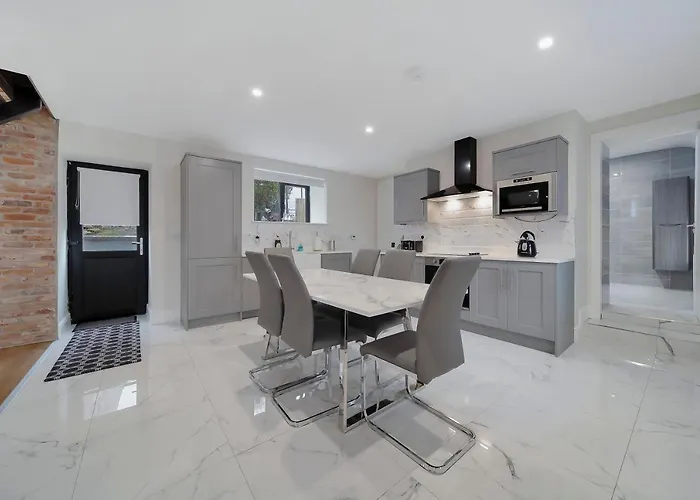 Glenside Abbey 'sleeping 7 Guests' Buncrana