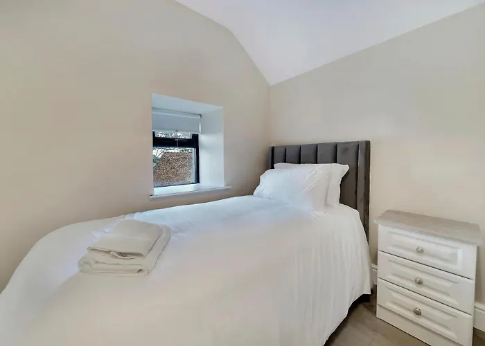 Glenside Abbey 'sleeping 7 Guests' Villa *