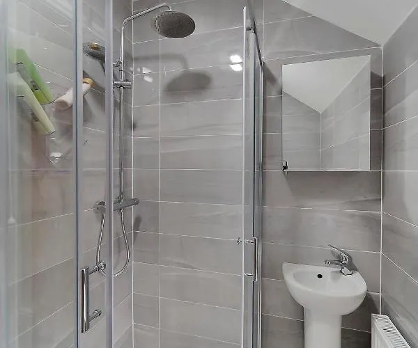 Villa Glenside Abbey 'sleeping 7 Guests'