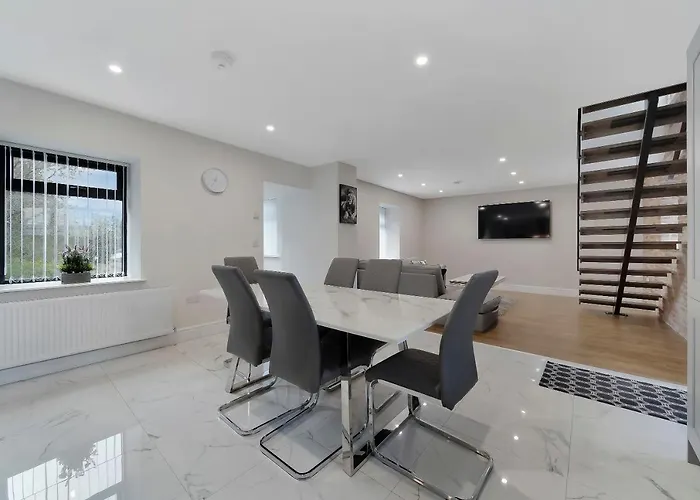 Glenside Abbey 'sleeping 7 Guests' Villa