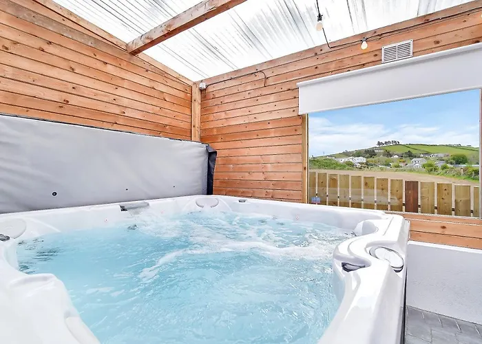 Glenside Abbey 'sleeping 7 Guests' * Buncrana