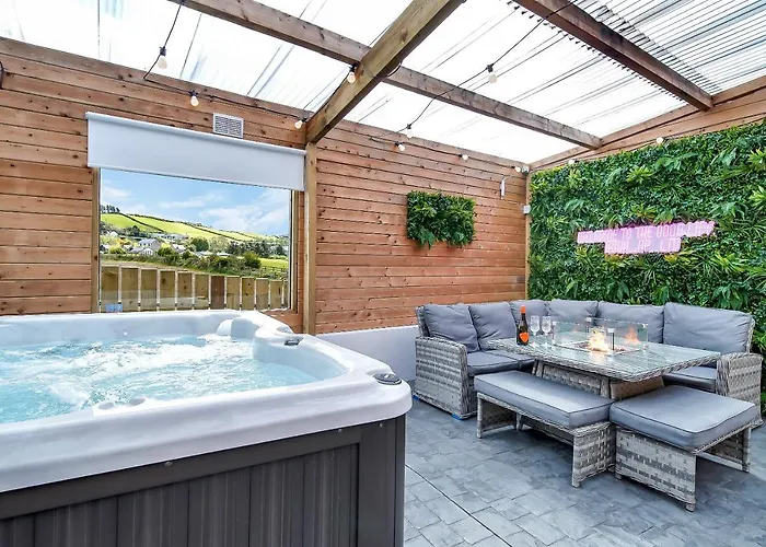 Glenside Abbey 'sleeping 7 Guests' Villa *