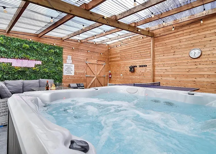 Glenside Abbey 'sleeping 7 Guests' Villa *