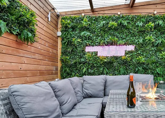 Villa Glenside Abbey 'sleeping 7 Guests' Buncrana