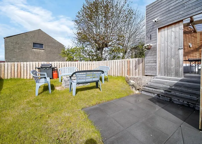 Glenside Abbey 'sleeping 7 Guests' * Buncrana