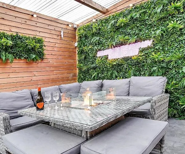 Glenside Abbey 'sleeping 7 Guests' *